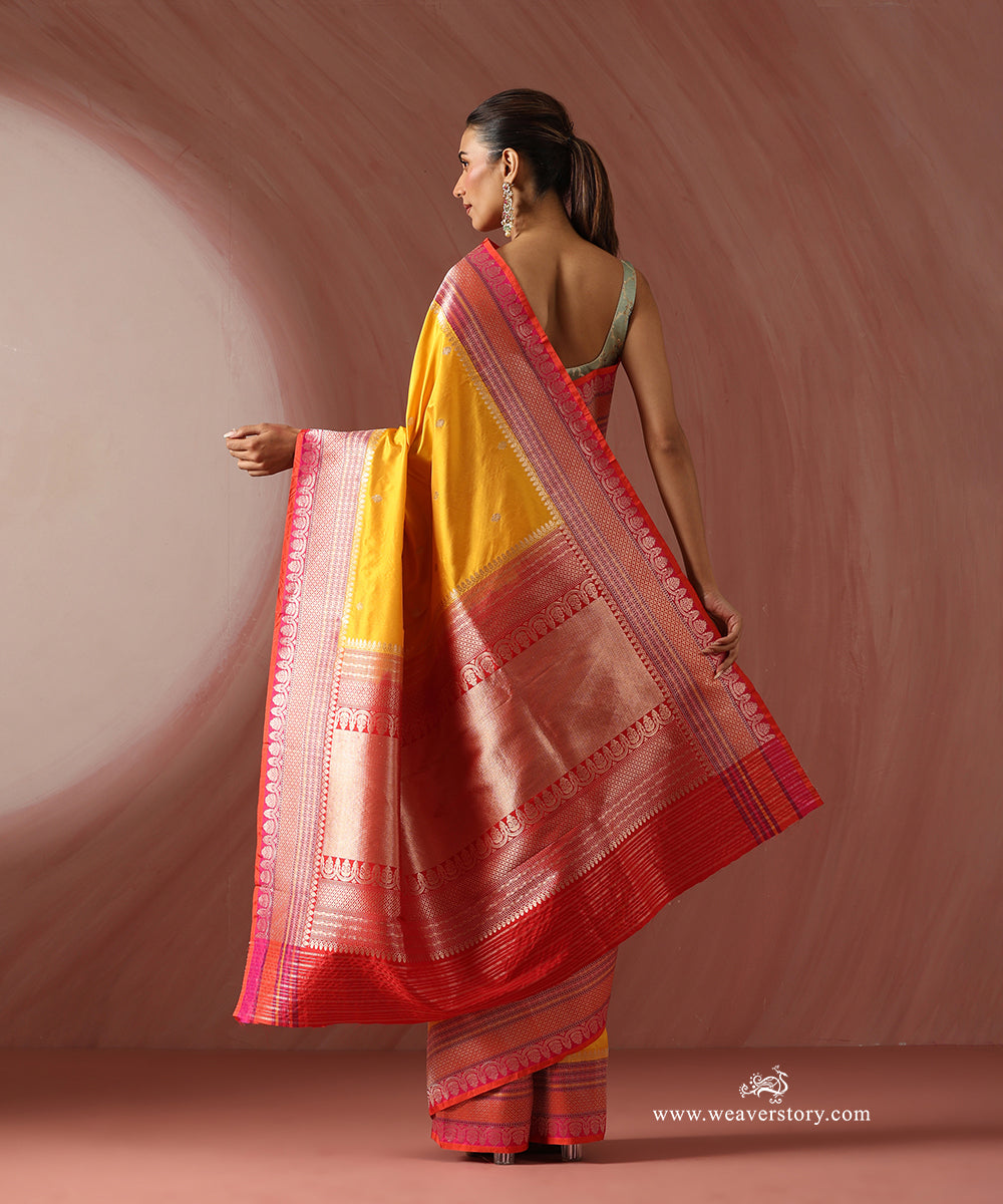 Rani_Pink_Handloom_Pure_Katan_Silk_Saree_With_Kadhwa_Booti_And_Small_Leaf_Motif_On_Border_WeaverStory_03