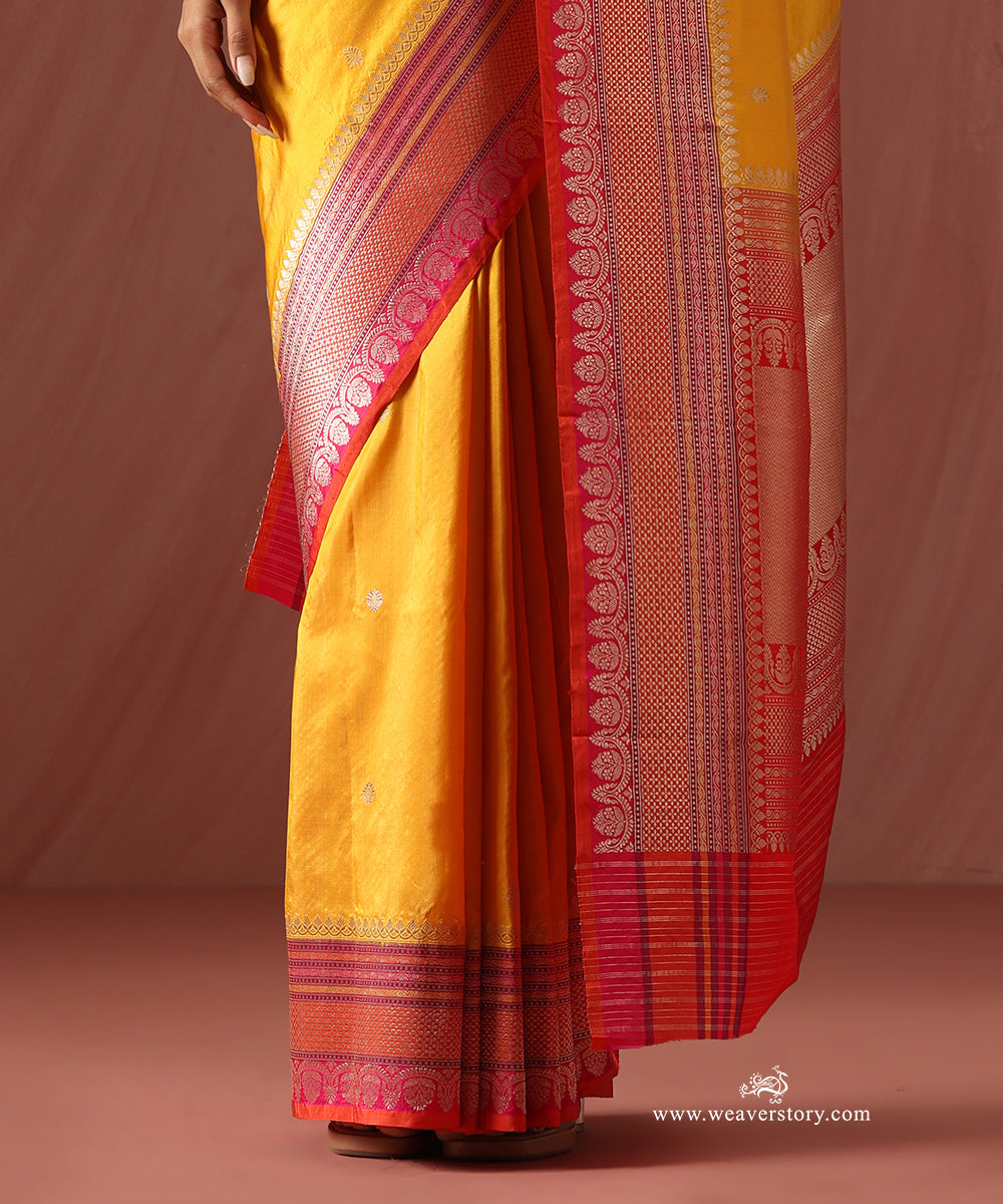 Rani_Pink_Handloom_Pure_Katan_Silk_Saree_With_Kadhwa_Booti_And_Small_Leaf_Motif_On_Border_WeaverStory_04