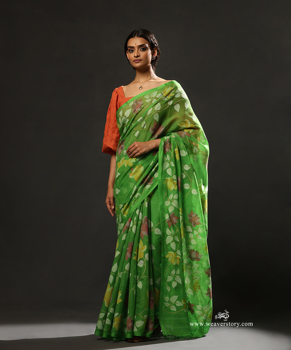 Parrot_Green_Handloom_Pure_Cotton_Dhakai_Jamdani_Saree_With_Allover_Lotus_Jaal_WeaverStory_02