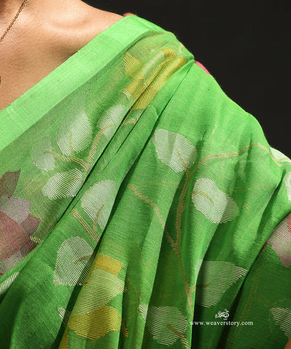 Parrot_Green_Handloom_Pure_Cotton_Dhakai_Jamdani_Saree_With_Allover_Lotus_Jaal_WeaverStory_05