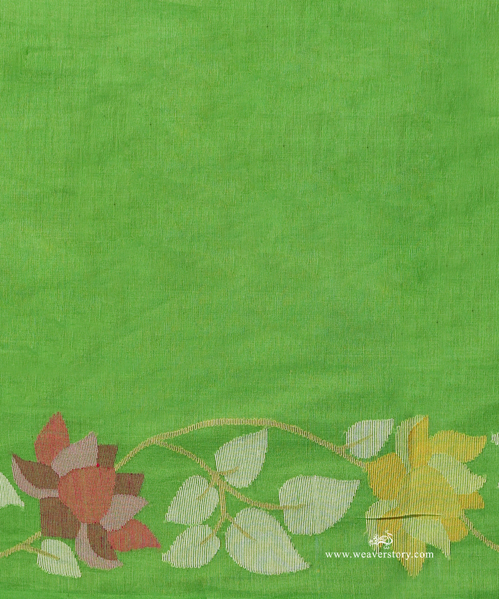 Parrot_Green_Handloom_Pure_Cotton_Dhakai_Jamdani_Saree_With_Allover_Lotus_Jaal_WeaverStory_06