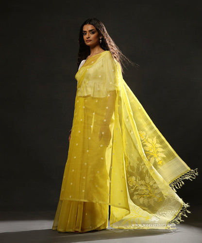 Lemon_Yellow_Handloom_Pure_Silk_Muslin_Booti_Dhakai_Jamadani_Saree_And_Leafs_Motifs_On_Pallu_WeaverStory_01
