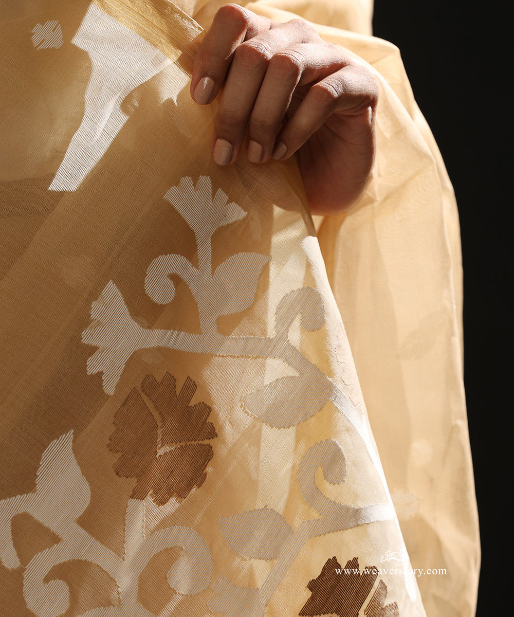 Pearl_Cream_Handloom_Pure_Silk_Muslin_Dhakai_Booti_Jamadani_Saree_With_Flowers_Motifs_On_Pallu_WeaverStory_05