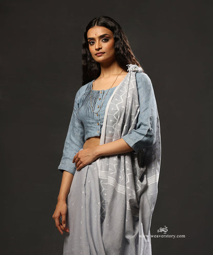 Dusty_Blue_Handloom_Pure_Mulmul_Dhakai_Jamdani_Saree_With_Saffron_Border_WeaverStory_02