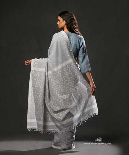 Dusty_Blue_Handloom_Pure_Mulmul_Dhakai_Jamdani_Saree_With_Saffron_Border_WeaverStory_03