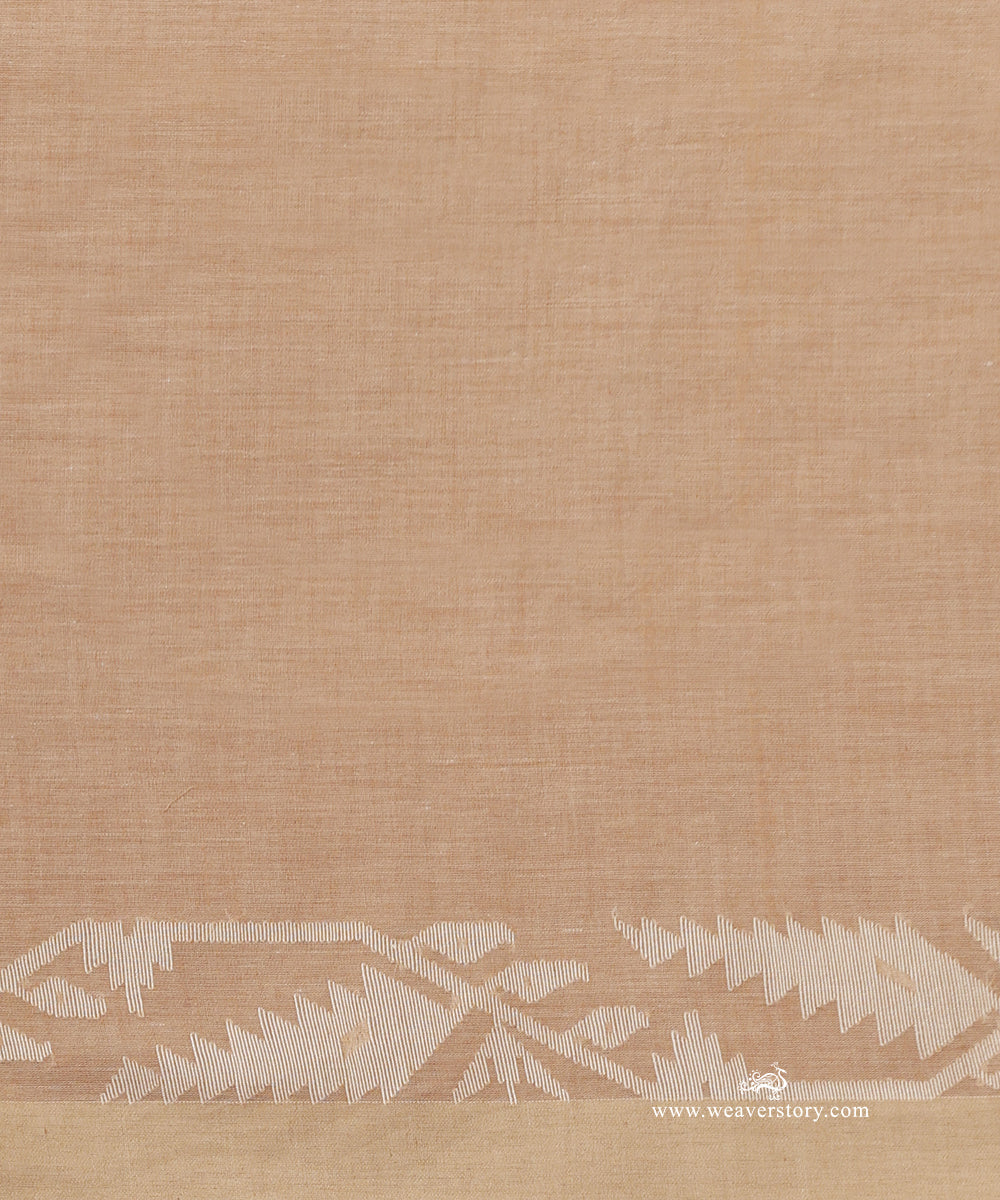 Wheat_Colour_Handloom_Pure_Mulmul_Dhakai_Jamdani_Saree_With_Flower_Bel_WeaverStory_05