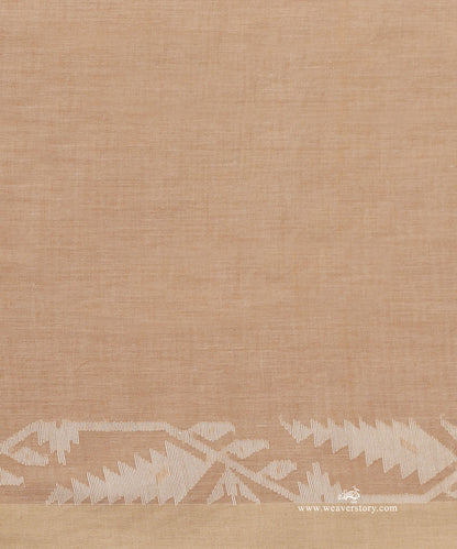 Wheat_Colour_Handloom_Pure_Mulmul_Dhakai_Jamdani_Saree_With_Flower_Bel_WeaverStory_05