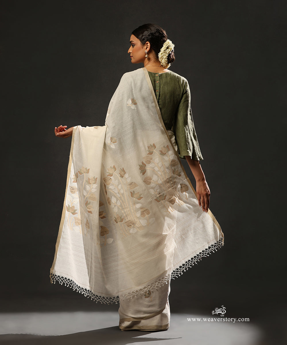 White_Handloom_Pure_Handspun_Dhakai_Jamdani_Saree_With_Lotus_Mofifs_WeaverStory_03