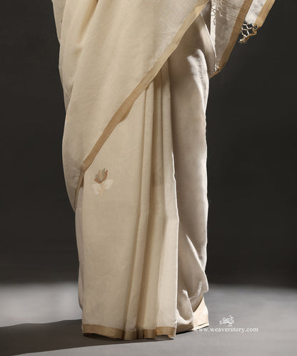 White_Handloom_Pure_Handspun_Dhakai_Jamdani_Saree_With_Lotus_Mofifs_WeaverStory_04