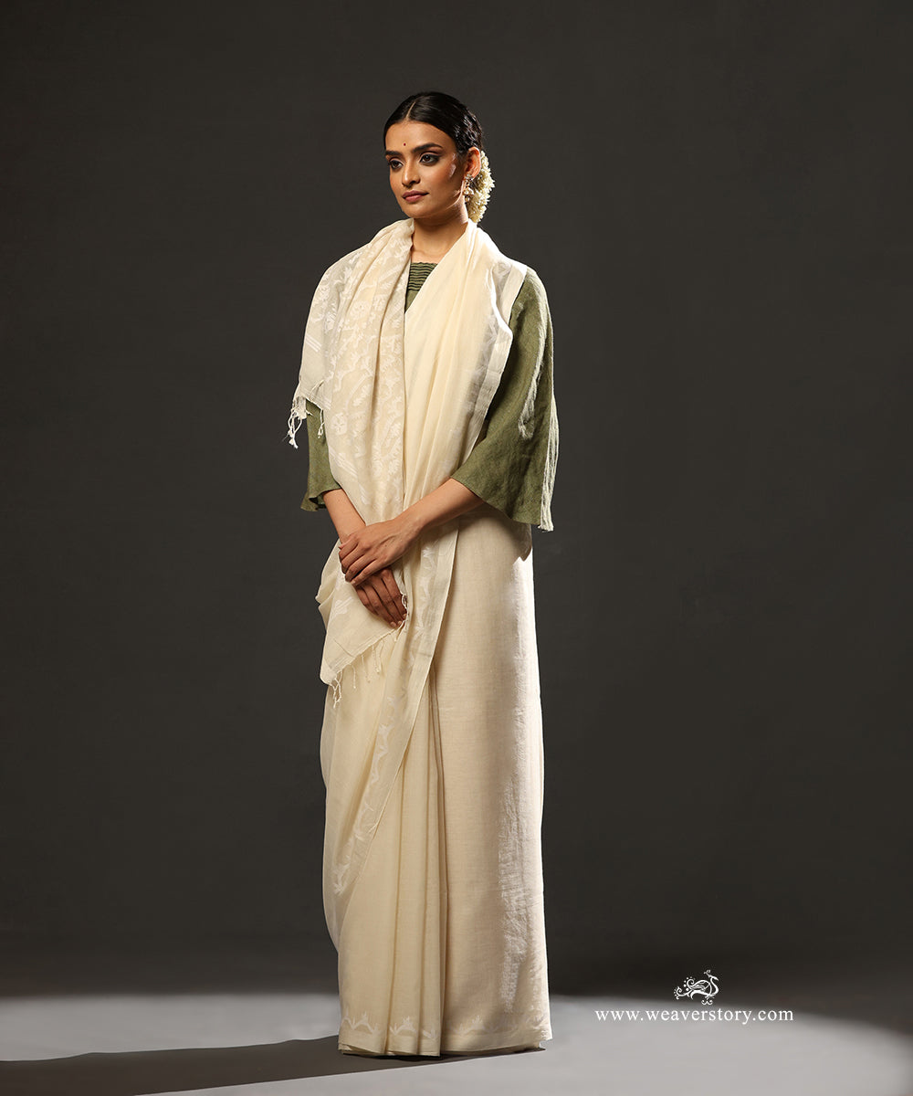 Off_White_Handloom_Pure_Handspun_Cotton_Plain_Traditional_Dhakai_Jamdani_Saree_WeaverStory_01