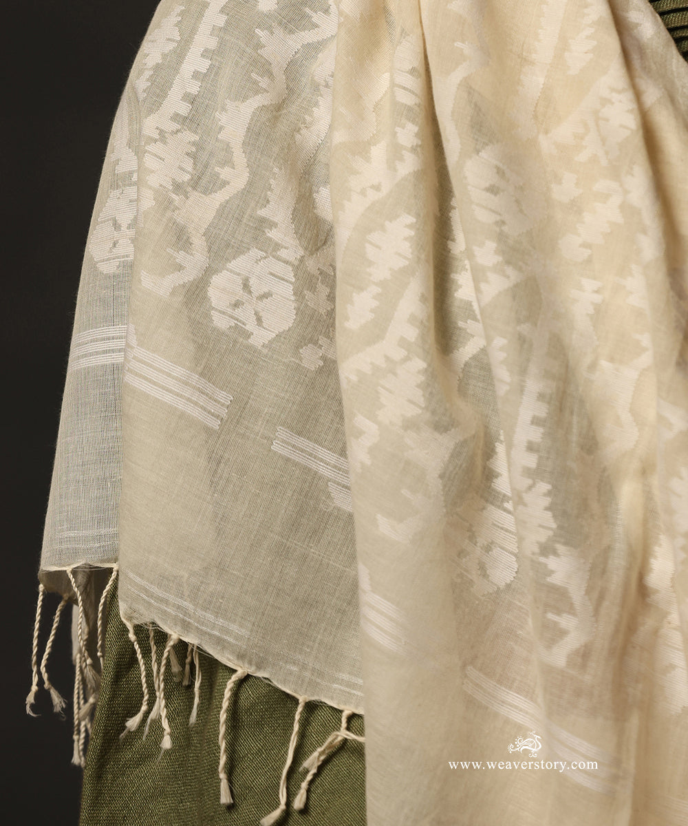 Off_White_Handloom_Pure_Handspun_Cotton_Plain_Traditional_Dhakai_Jamdani_Saree_WeaverStory_05