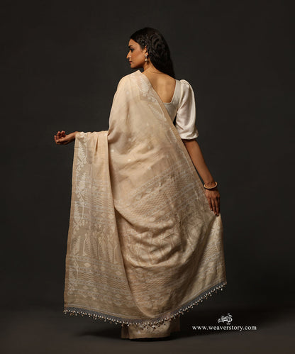 Beige_Handloom_Pure_Tussar_And_Cotton_Dhakai_Jamdani_Saree_With_Flower_Bel_Border_And_Polka_Dots_WeaverStory_03