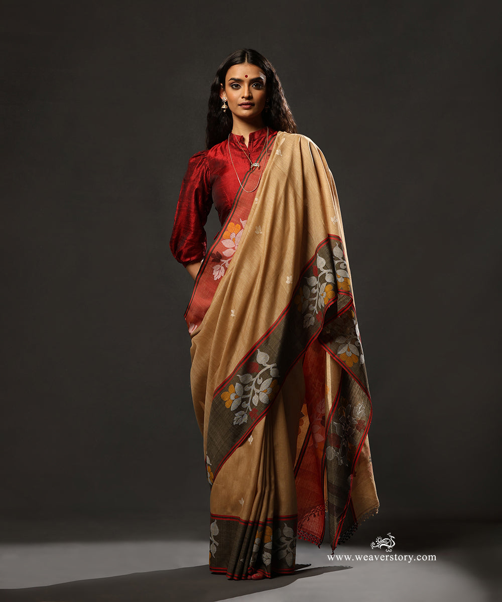 Golden_Beige_Handloom_Pure_Tussar_And_Cotton_Dhakai_Jamdani_Saree_With_Red_And_Black_Flower_Border_WeaverStory_01