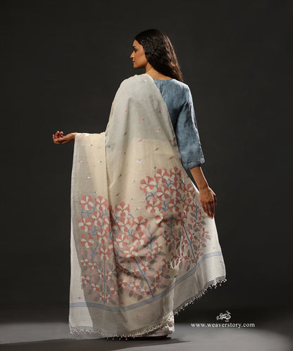 White_Handloom_Pure_Handspun_Cotton_Dhakai_Jamdani_Saree_With_Small_Tulip_Motifs_And_Flower_Palla_WeaverStory_03
