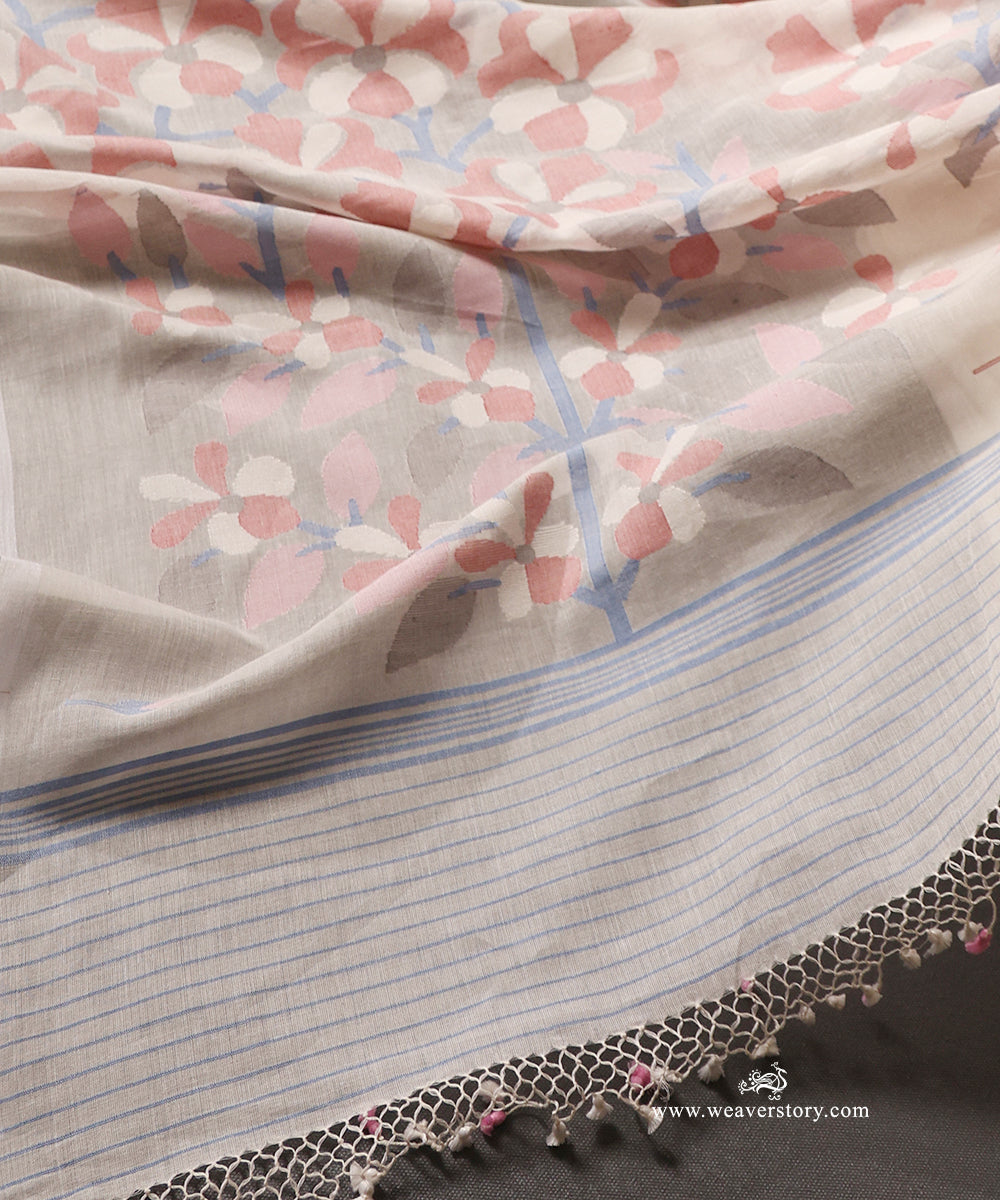 White_Handloom_Pure_Handspun_Cotton_Dhakai_Jamdani_Saree_With_Small_Tulip_Motifs_And_Flower_Palla_WeaverStory_05