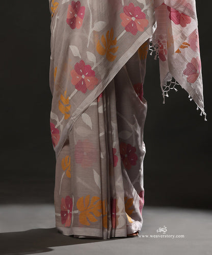 Light_Grey_Handloom_Pure_Handspun_Cotton_Dahkai_Jamdani_Saree_With_Allover_Pink_And_Yellow_Flower_Jaal_WeaverStory_04