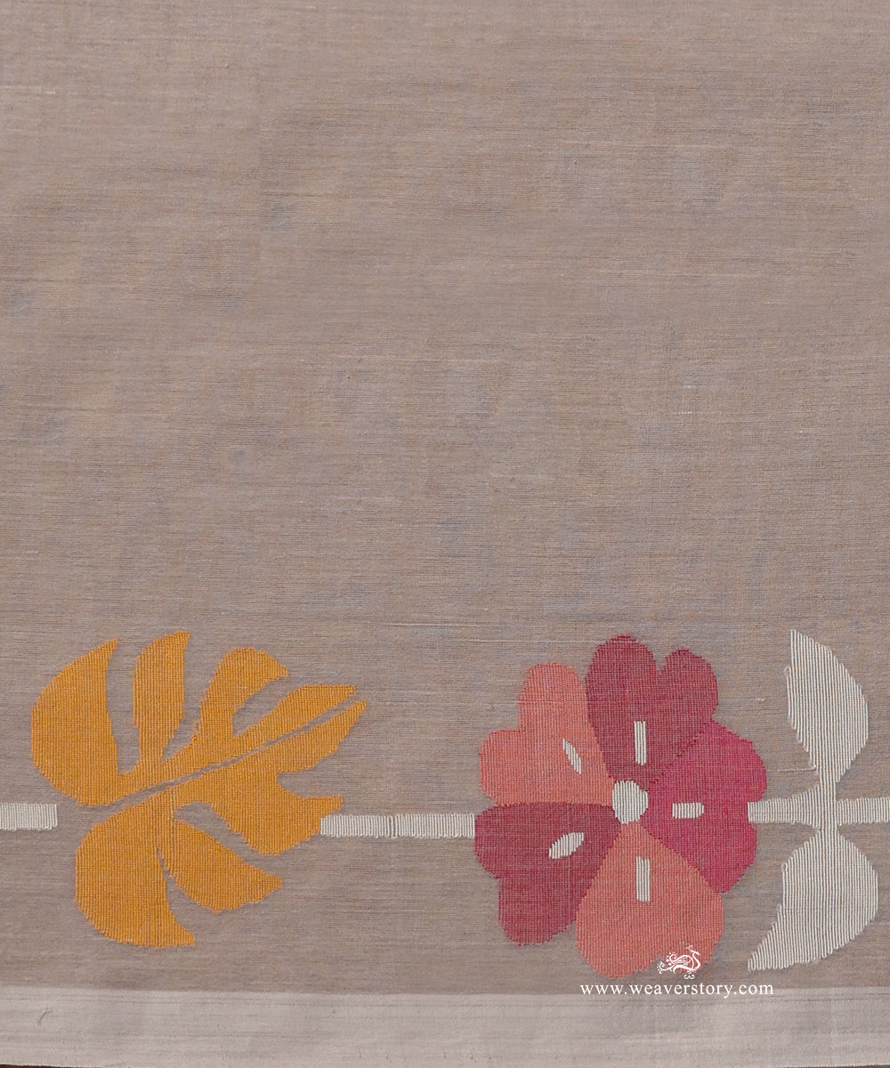 Light_Grey_Handloom_Pure_Handspun_Cotton_Dahkai_Jamdani_Saree_With_Allover_Pink_And_Yellow_Flower_Jaal_WeaverStory_05