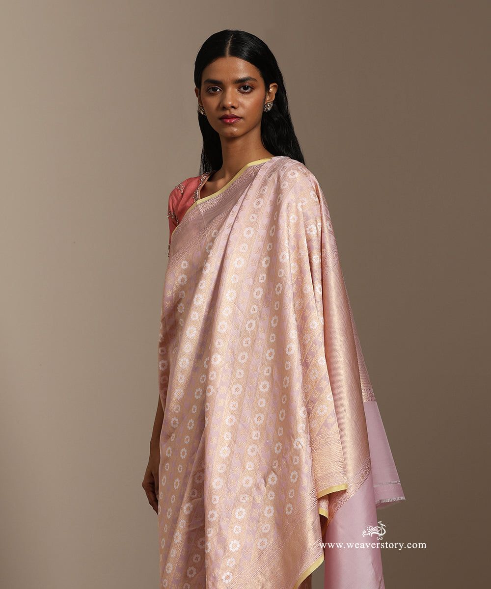 Soft_Pink_Handloom_Pure_Soft_Katan_Silk_Banarasi_Saree_Kimkhab_Saree_With_Aadi_Floral_Jall_And_Yellow_Selvedge_WeaverStory_02