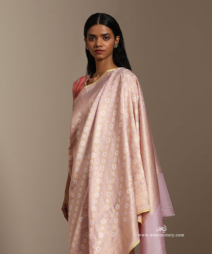 Soft_Pink_Handloom_Pure_Soft_Katan_Silk_Banarasi_Saree_Kimkhab_Saree_With_Aadi_Floral_Jall_And_Yellow_Selvedge_WeaverStory_02