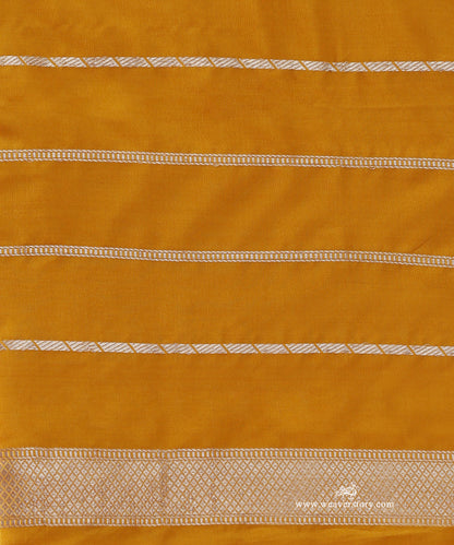 Mustard_Handloom_Pure_Katan_Silk_Banarasi_Kadhwa_Saree_With_Meenakari_Floral_Wreath_Motif_Border_WeaverStory_05