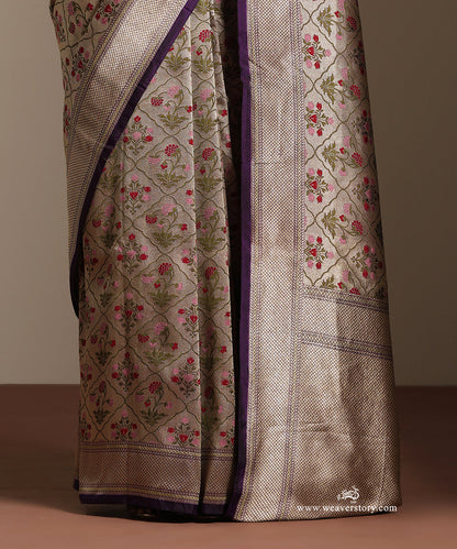 Purple_And_Hena_Green_Handloom_Pure_Katan_Silk_Kimkhab_Banarasi_Saree_With_Allover_Meenakari_Guldasta_Motifs_._WeaverStory_04
