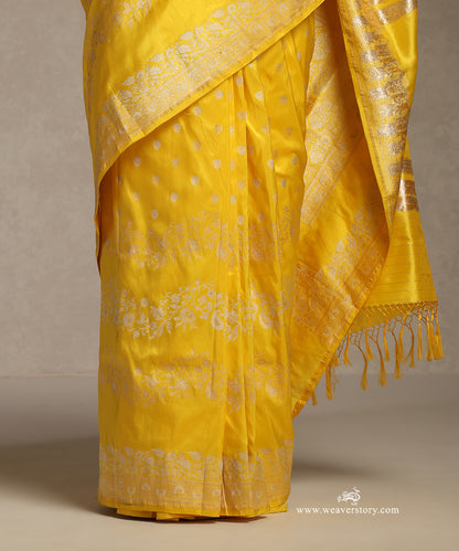 Yellow_Handloom_Pure_Katan_Silk_Kadhwa_Banarasi_Saree_With_Gold_Silver_Floral_Aada_Jaal_Open_Border_Saree_WeaverStory_04