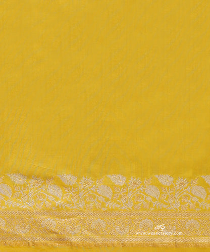 Yellow_Handloom_Pure_Katan_Silk_Kadhwa_Banarasi_Saree_With_Gold_Silver_Floral_Aada_Jaal_Open_Border_Saree_WeaverStory_05