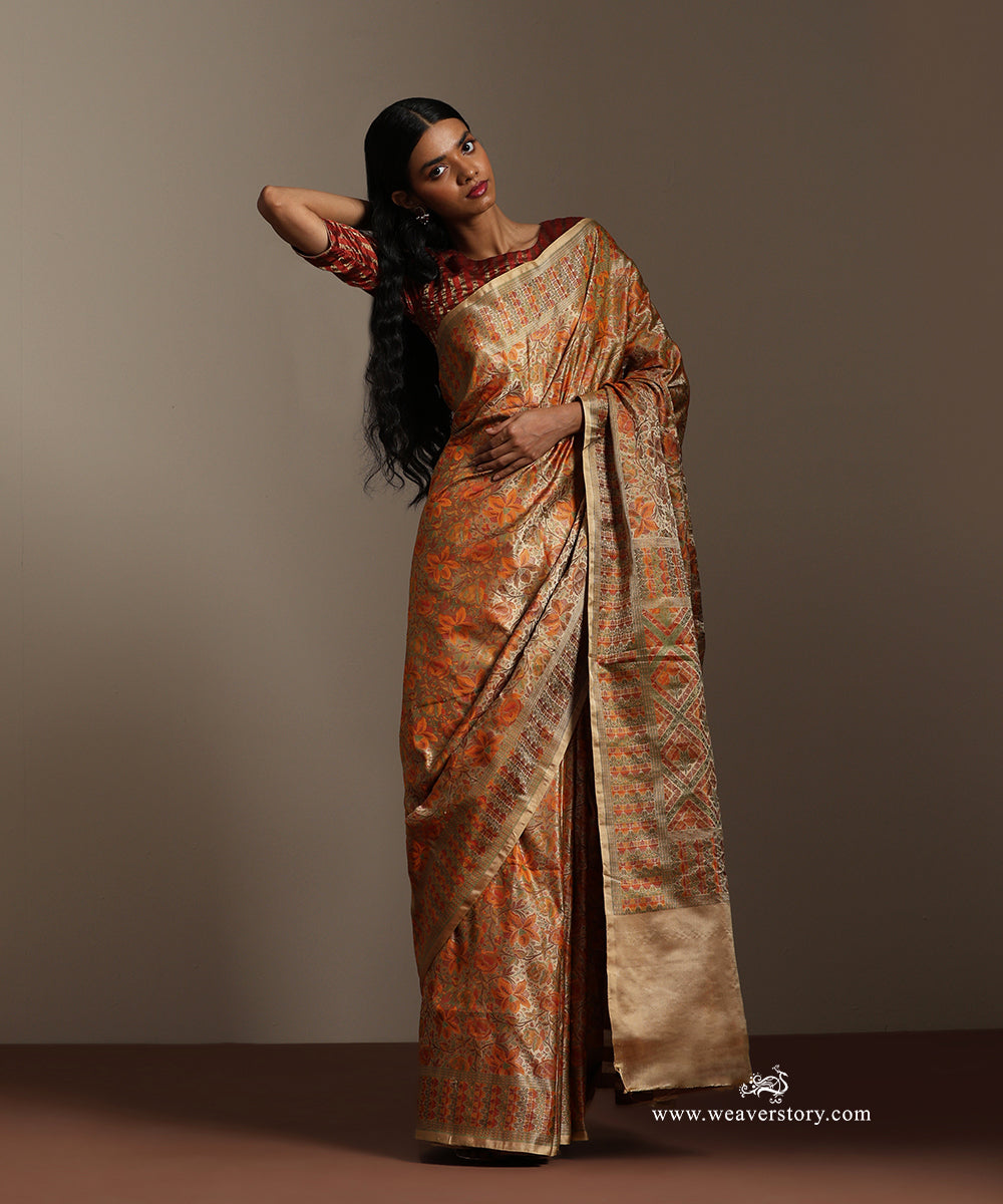 Cream_And_Brown_Handloom_Pure_Katan_Silk_Tanchoi_Jamawar_Saree_With_Allover_Rose_Jall_WeaverStory_01