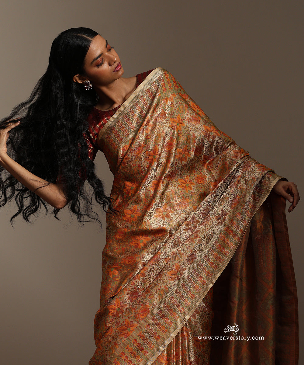 Cream_And_Brown_Handloom_Pure_Katan_Silk_Tanchoi_Jamawar_Saree_With_Allover_Rose_Jall_WeaverStory_02