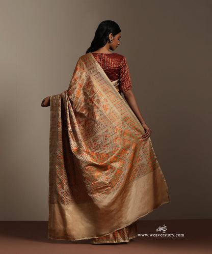 Cream_And_Brown_Handloom_Pure_Katan_Silk_Tanchoi_Jamawar_Saree_With_Allover_Rose_Jall_WeaverStory_03