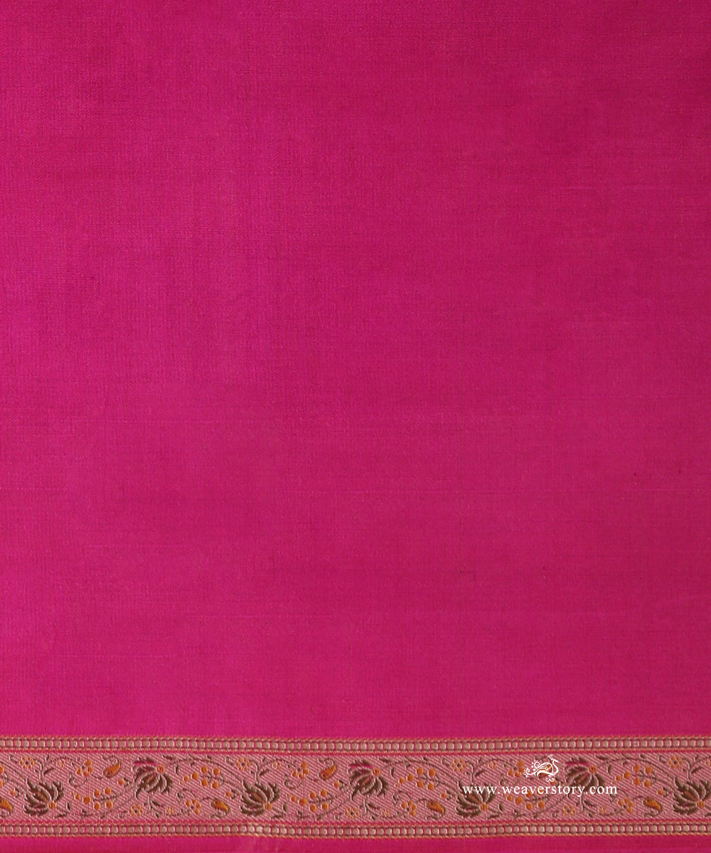Rani_Pink_Handloom_Pure_Katan_Silk_Tanchoi_Jamawar_Saree_With_Allover_Paisley_Broder_Pallu_WeaverStory_05