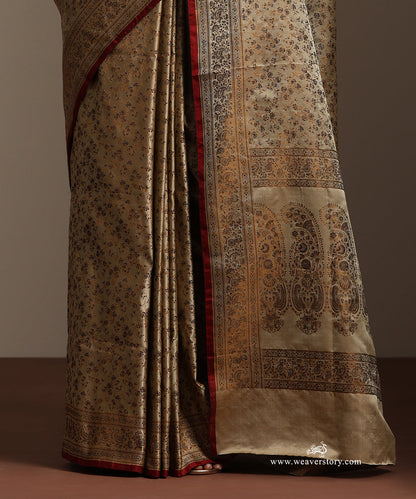 Baige_Handloom_Pure_Katan_Silk_Tanchoi_Jamawar_Saree_With_Allover_Samll_Flower_Jall_And_Paisley_On_Palla_WeaverStory_04