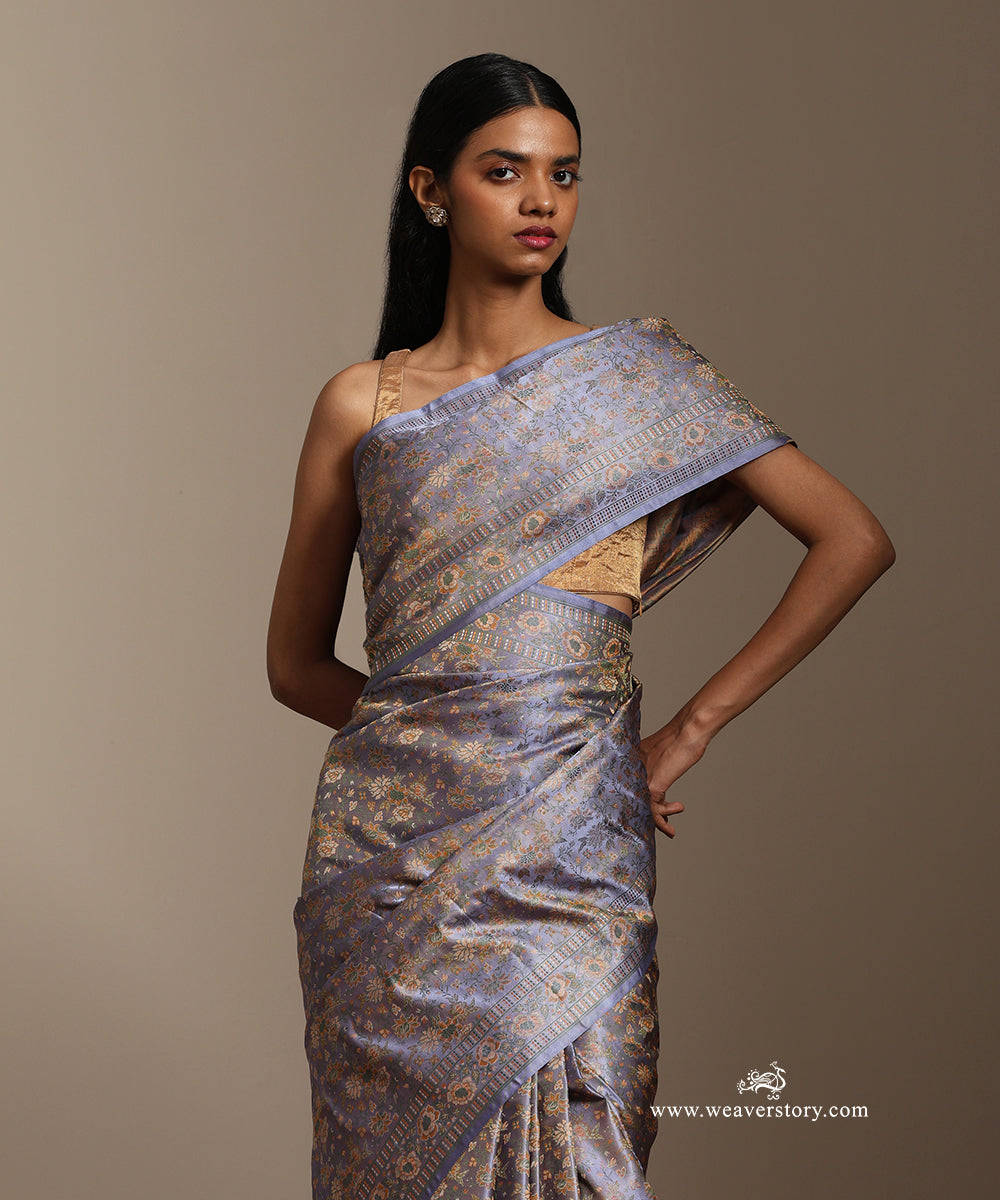 Slate_Grey_Handloom_Pure_Katan_Silk_Tanchoi_Jamawar_Saree_With_Allover_Samll_Flower_Jall_And_Rose_Bunch_On_Palla_WeaverStory_02