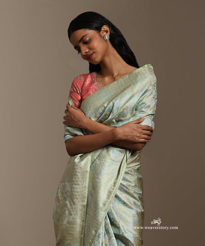 Pastel_Green_Handloom_Pure_Katan_Silk_Tanchoi_Jamawar_Saree_With_Allover_Rose_Jall_WeaverStory_02