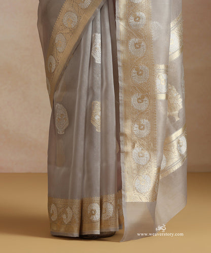 Gray_Handloom_Pure_Kora_Silk_Banarasi_Saree_With_Kadhwa_Ambi_Boota_With_Gold_And_Silver_Flowers_Bel_WeaverStory_04