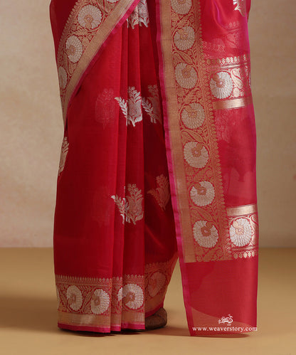 Rani_Pink_Pure_Kora_Silk_Banarasi_Saree_With_Kadhwa_Leaf_Boota_With_Gold_And_Silver_Flowers_Bel_WeaverStory_04