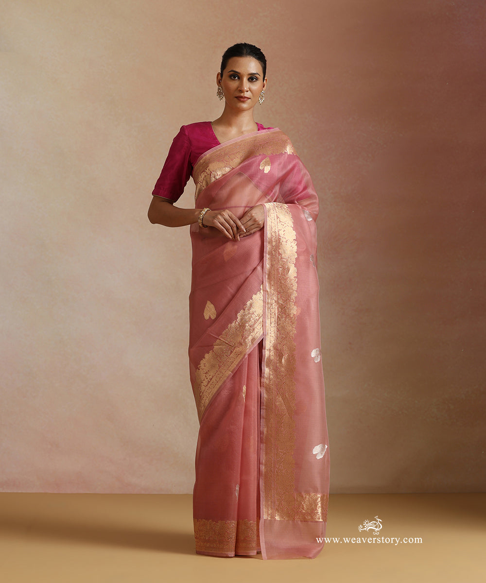 Old_Rose_Pure_Kora_Silk_Banarasi_Saree_With_Kadhwa_Lotus_Leaf_Boota_With_Gold_Zari_Flower_Bel_WeaverStory_02