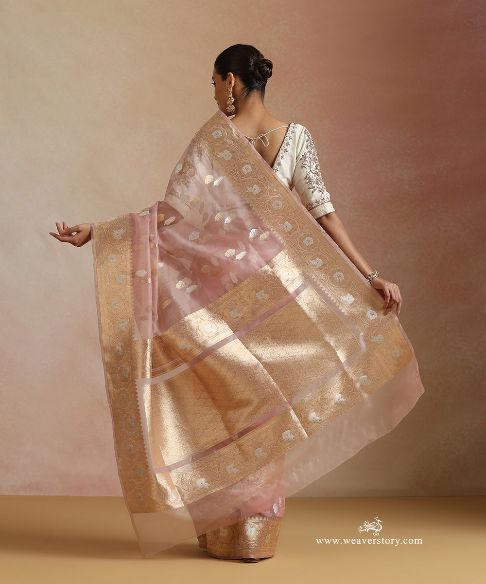 Baby_Pink_Pure_Kora_Silk_Banarasi_Saree_With_Kadhwa_Sona_Rupa_Boota_With_Floral_Border_WeaverStory_03