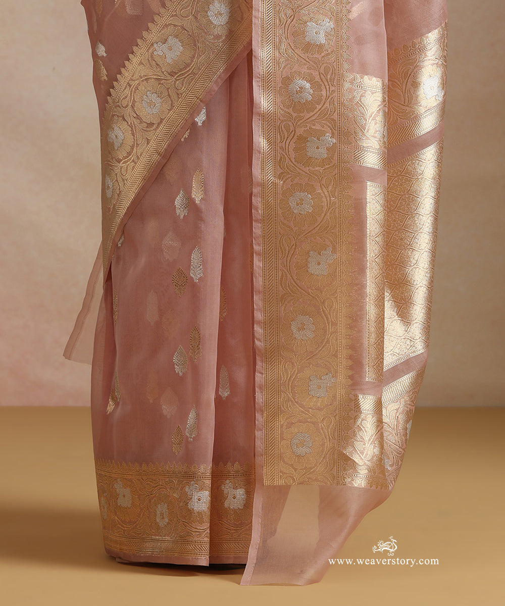 Baby_Pink_Pure_Kora_Silk_Banarasi_Saree_With_Kadhwa_Sona_Rupa_Boota_With_Floral_Border_WeaverStory_04