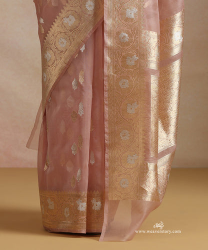 Baby_Pink_Pure_Kora_Silk_Banarasi_Saree_With_Kadhwa_Sona_Rupa_Boota_With_Floral_Border_WeaverStory_04