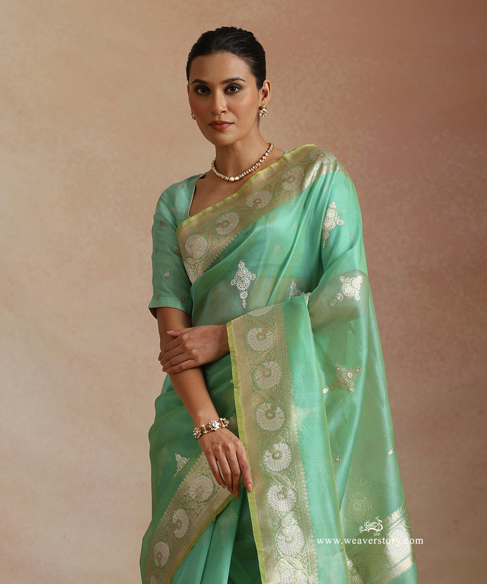 Neon_Green_Pure_Kora_Silk_Banarasi_Saree_With_Kadhwa_Flower_Boota_And_Guldasta_Motif_On_Pallu_WeaverStory_01
