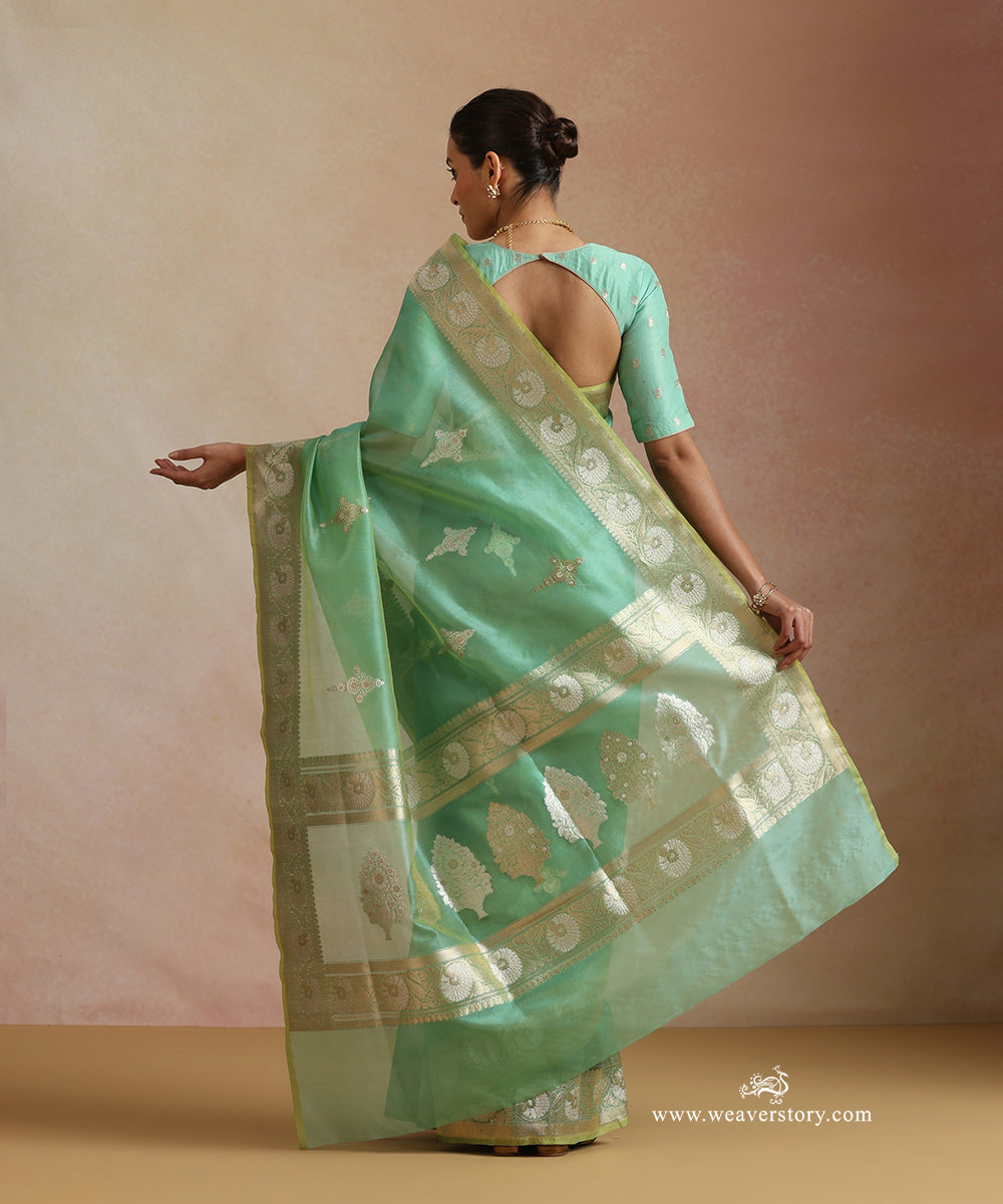 Neon_Green_Pure_Kora_Silk_Banarasi_Saree_With_Kadhwa_Flower_Boota_And_Guldasta_Motif_On_Pallu_WeaverStory_03