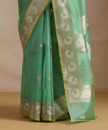 Neon_Green_Pure_Kora_Silk_Banarasi_Saree_With_Kadhwa_Flower_Boota_And_Guldasta_Motif_On_Pallu_WeaverStory_04