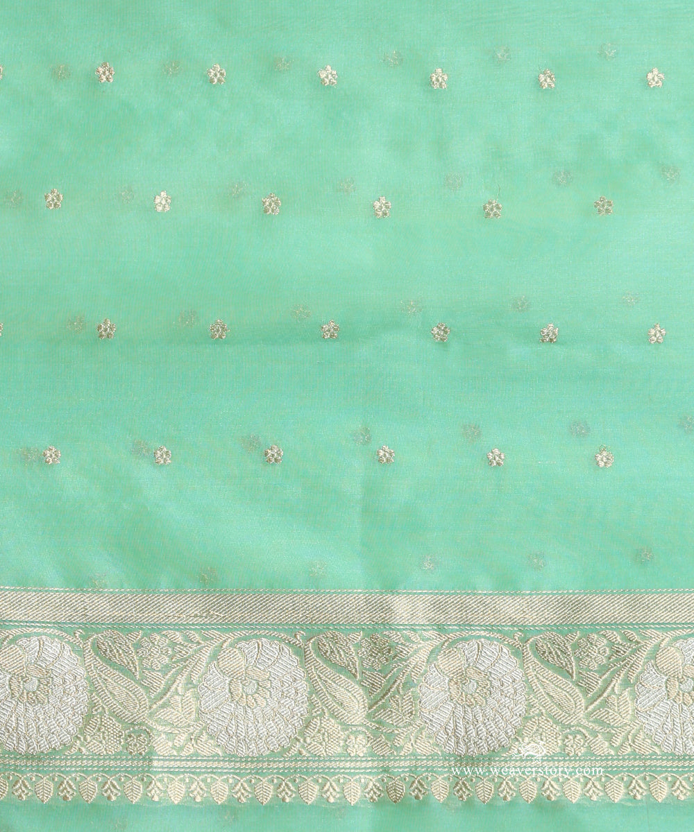 Neon_Green_Pure_Kora_Silk_Banarasi_Saree_With_Kadhwa_Flower_Boota_And_Guldasta_Motif_On_Pallu_WeaverStory_05