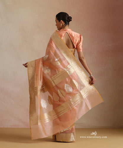 Peach_Pure_Kora_Silk_Banarasi_Saree_With_Kadhwa_Ambi_Boota_And_Guldasta_Motif_On_Pallu_WeaverStory_03