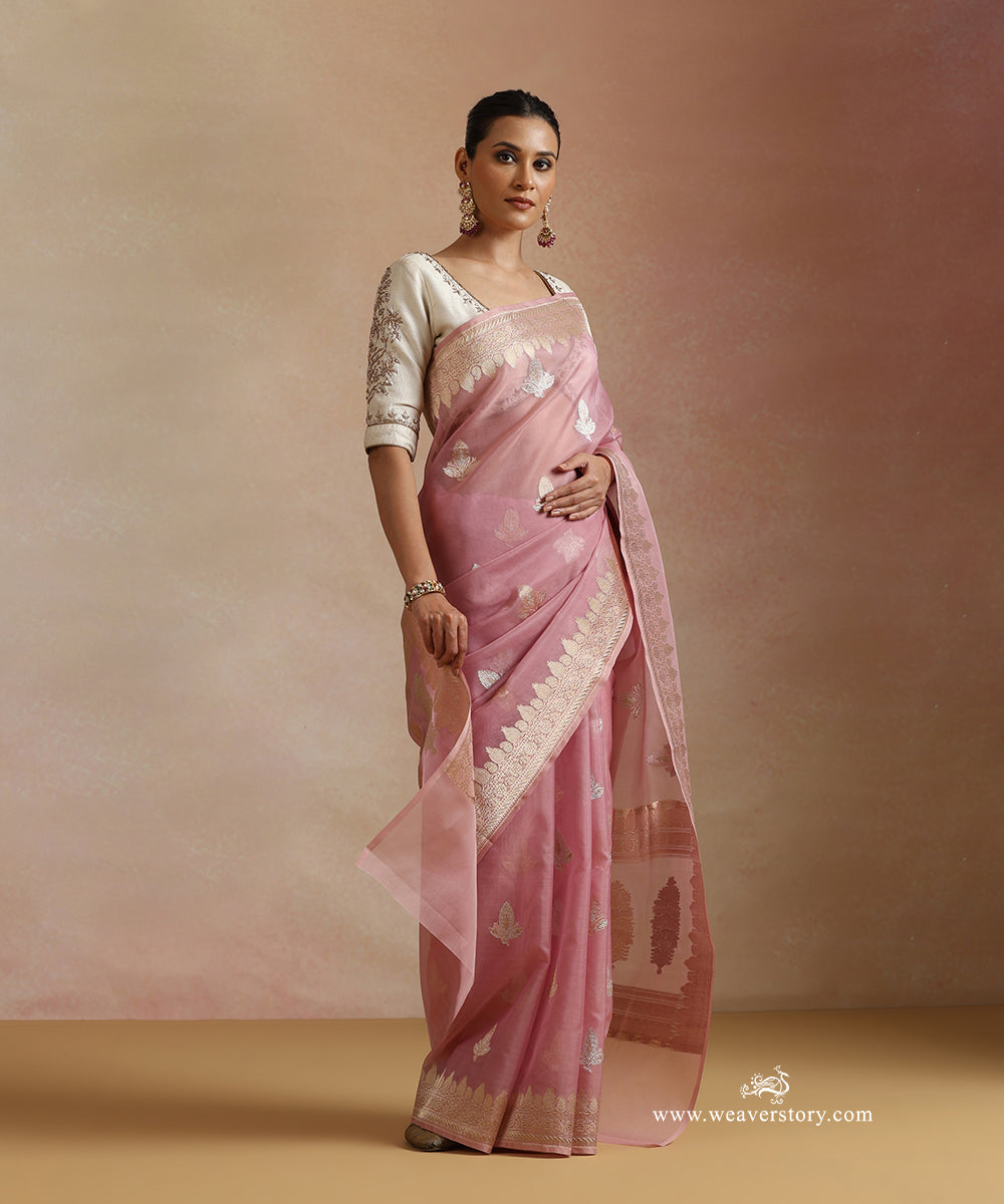Soft_Pink_Pure_Kora_Silk_Banarasi_Saree_With_Kadhwa_Leaf_Boota_And_Guldasta_Motif_On_Pallu_WeaverStory_02