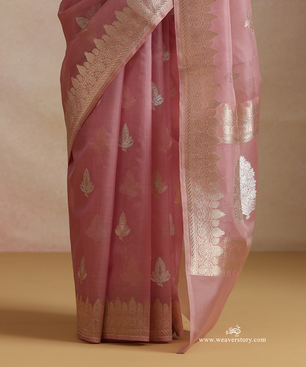 Soft_Pink_Pure_Kora_Silk_Banarasi_Saree_With_Kadhwa_Leaf_Boota_And_Guldasta_Motif_On_Pallu_WeaverStory_04