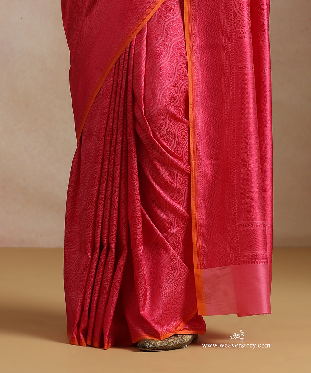 Pink_Handloom_Pure_Katan_Silk_Tanchoi_Banrasi_Saree_With_Floral_Aadi_Bel_And_Orange_Selvedge_WeaverStory_04