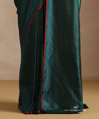 Green_And_Firozi_Handloom_Pure_Katan_Silk_Resham_Tanchoi_Banrasi_Saree_With_Small_Floral_And_Red_Selvedge_WeaverStory_04