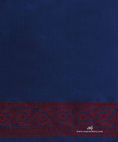 Blue_And_Red_Handloom_Pure_Katan_Silk_Resham_Tanchoi_Banrasi_Saree_With_Small_Leaf_Bel_And_Red_Selvedge_WeaverStory_05